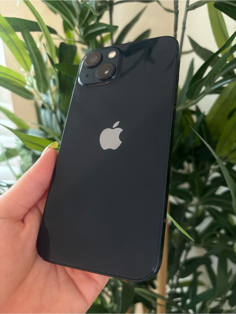Apple iPhone 13 in Deep Navy Blue No Sims Restriction Verizon Carriers 128GB